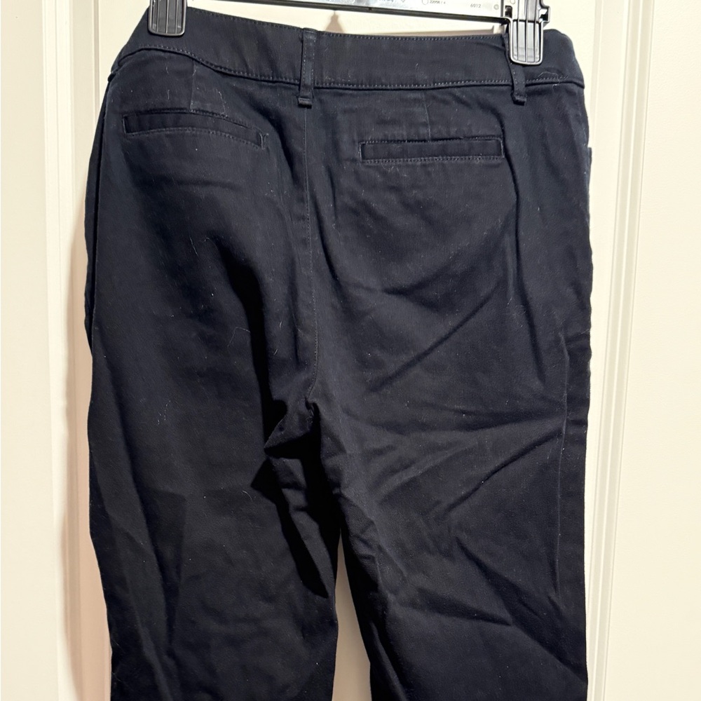 Black Capri pants